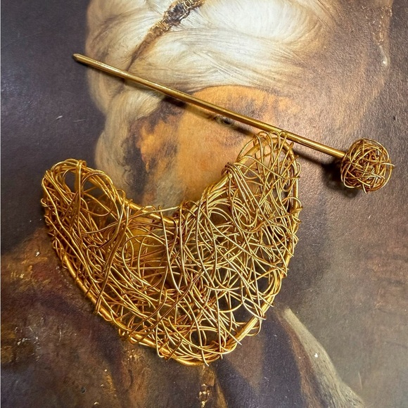 Gold Wire Hair Accessory - Picture 5 of 6